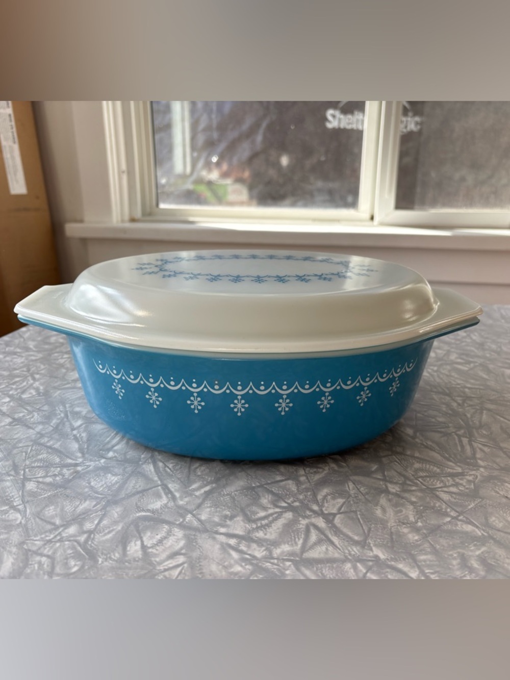 Pyrex Blue Snowflake Pattern Casserole Dish with Patterned Lid